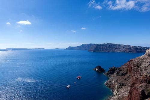 Big Blue Villa by Caldera Houses