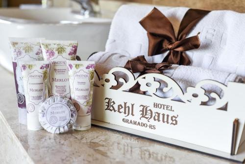 Suite, deluxe, spa bathtub