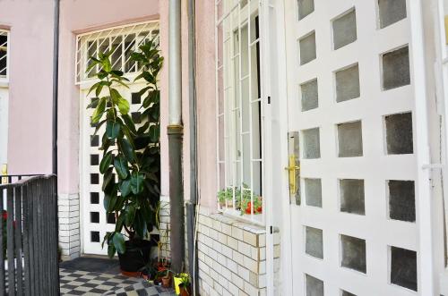 GUARDED GARAGE!!! Downtown apartment near the NEW YORK coffee house - image 10