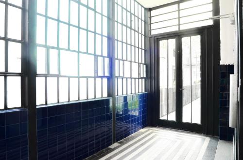 GUARDED GARAGE!!! Downtown apartment near the NEW YORK coffee house - image 13