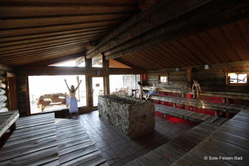 桑拿, Pension zum Meridianstein in 格蒙德