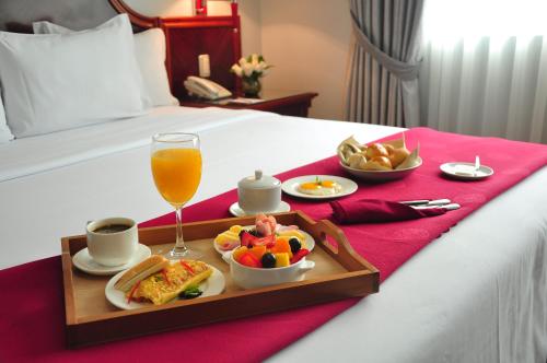 Kingdom Hotel, Lima