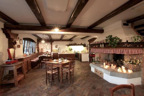 Restorāns, Agriturismo Casa Rossa Ai Colli in Radžonja