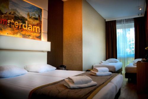 Quadruple Room image 7