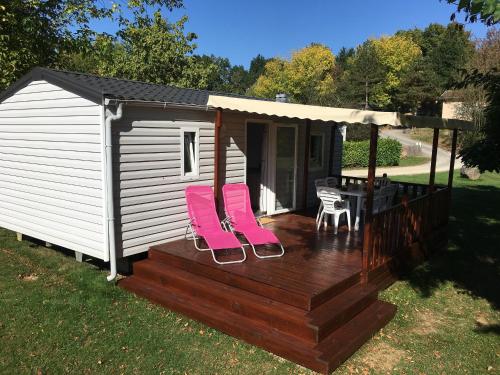 Two Bedroom Mobile Home (6 Adults) with Shared Bathroom