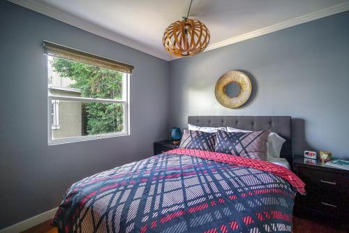 Stylish 2 Bed & 2 Bath at the Heart of Hollywood with Free Parking - One Car only detail