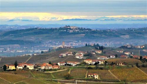 Domus Langhe B&B – Treiso, NY
