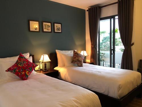 room detail thumbnail 1