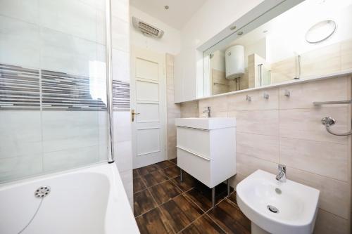 CAISA Classic Beachfront Apartment