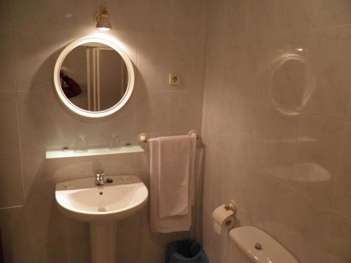 Hostal Angelines - image 8