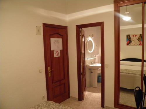 Hostal Angelines - main image