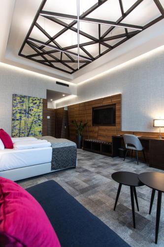 Artis Boutique Hotel - image 2