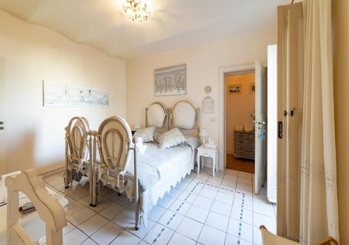 Double or Twin Room with Sea View image 3