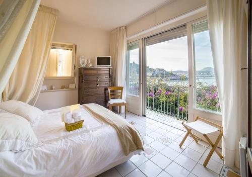 Suite with Sea View image 3