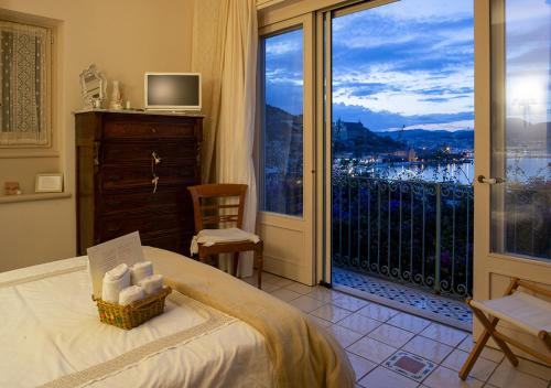 Suite with Sea View room in La Bouganville Gaeta