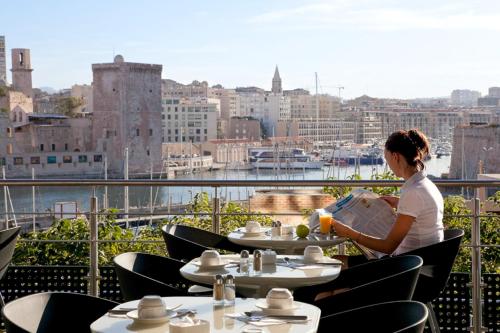 Novotel Marseille Vieux Port - image 2
