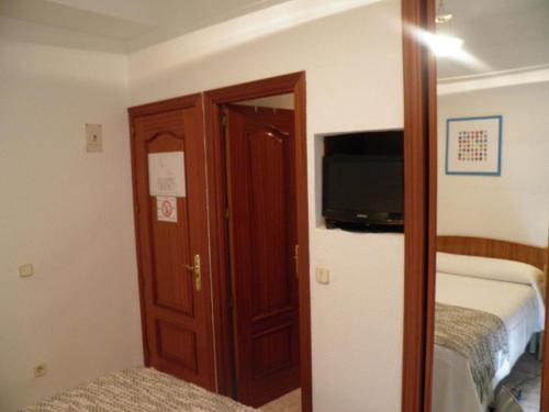 Hostal Angelines - image 5