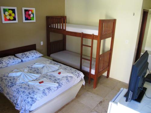 1 double bed, 1 bunk bed