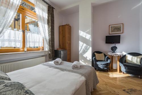 Pokoje i Apartamenty Krupówki 36 - image 4