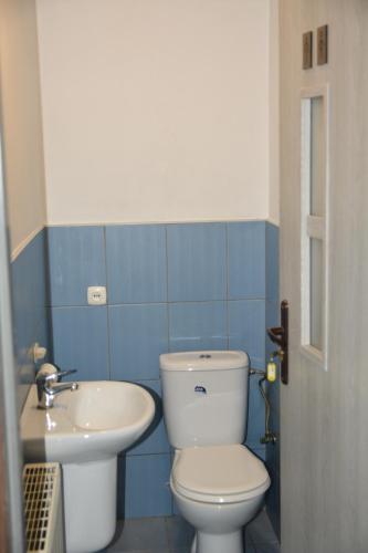 1 double bed, 2 twin beds