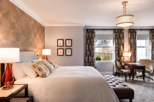 2 double beds, 1 twin bed
