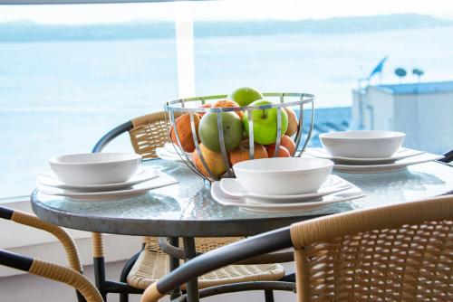 Facilities, Mirador del Laguito 1201 in El Laguito