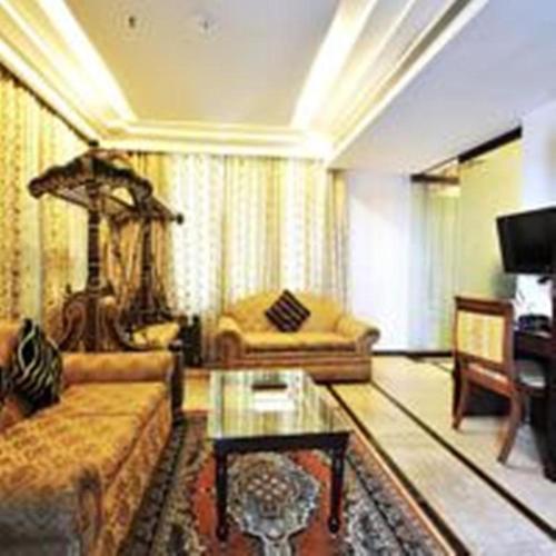 Suite room in Zeeras Hotel