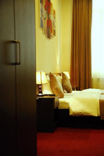 Tomu's Hotel - image 10