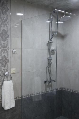 Tomu's Hotel - image 7