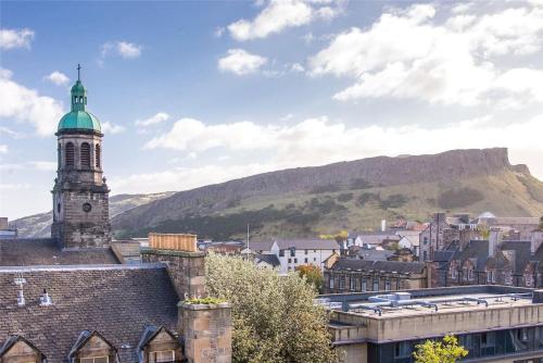 Spacious 2 bed apt next to Royal Mile & Waverley, Edinburgh