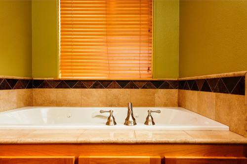 5-Star Luxury Tahoe Cabin! Great Location! Pool Table!Darts! Poker! Ping Pong! Games!
