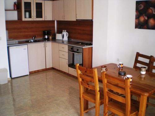 One-Bedroom Apartment image 10