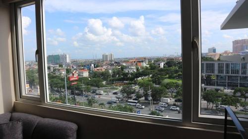 2 BR Condotel near Venice Grand Canal, SM Aura Mall and BGC