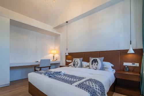 Dali T-hotel Dali T-hotel is perfectly located for both business and leisure guests in Dali. The property offers a high standard of service and amenities to suit the individual needs of all travelers. All the nece