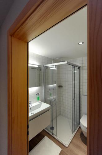 ห้องน้ำ, Hotel Sternen in เลงค์ อิม ซิมเมอร์ทัล