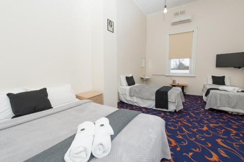 Riverina hotel in Χόλμπρουκ