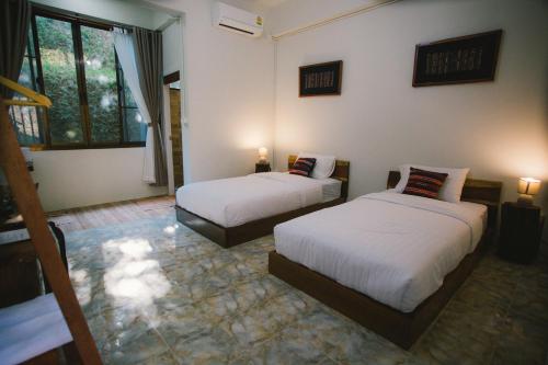 Guestroom, Yayo coffee and bed in Huai Chomphu
