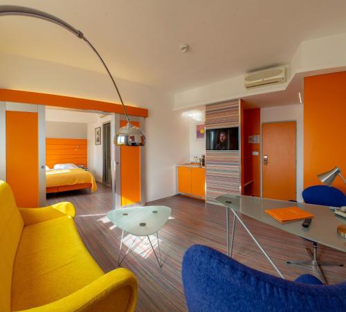 Hotel Continental - image 8