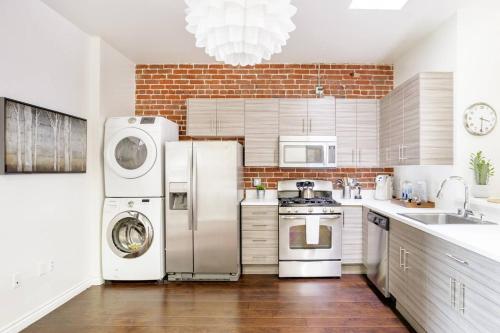 NYC Style Skylight Penthouse - image 3