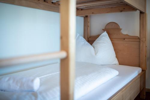 1 king bed, 2 bunk beds