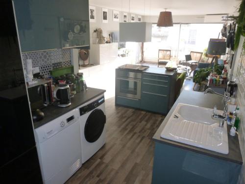 Kitchen, 1 Chambre, 1 P'tit dej', 1 Sourire near Tous Les Plaisirs Du Pain