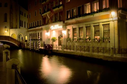 17120095 Hotel Papadopoli Venezia - MGallery Collection