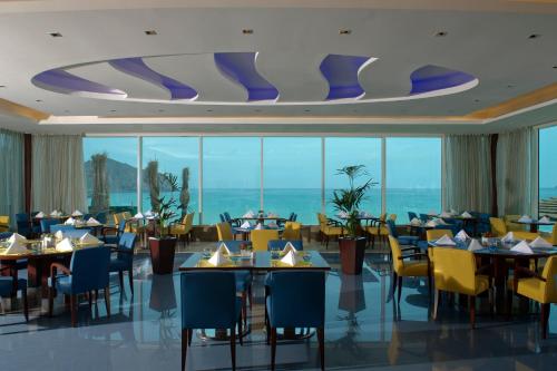 Restaurant, Oceanic Khorfakkan Resort & Spa in Fujairah