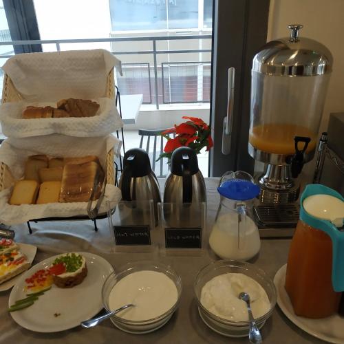 Hotel @Syngrou Fix - image 3