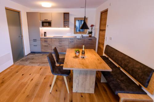 Apartment with Mountain View