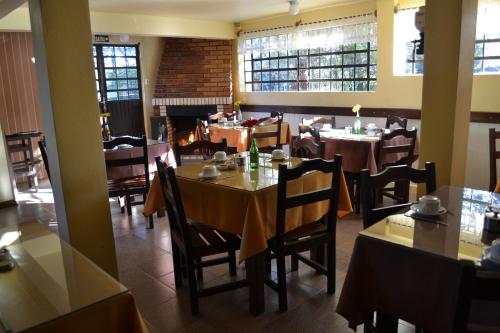 Hotel Pousada Dos Pinheiros in เอวเจนิโอ เฟร์เรย์รา