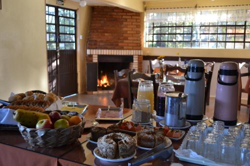 Hotel Pousada Dos Pinheiros in เอวเจนิโอ เฟร์เรย์รา