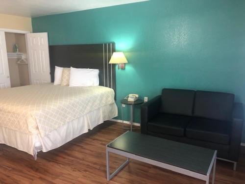 Pinn Road Inn and Suites Lackland AFB and Seaworld