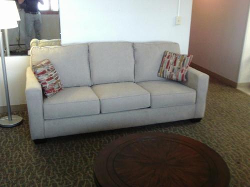 2nd Street Inn & Suites