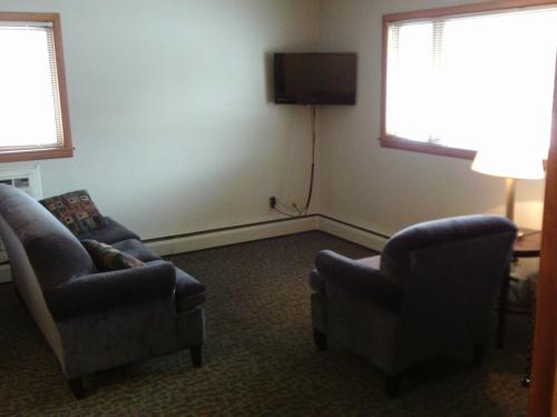 2nd Street Inn & Suites